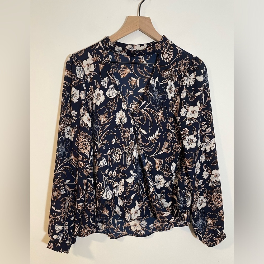 Lush Floral Wrap Blouse Long Sleeve Shirt Size Small Blue & White EUC Office